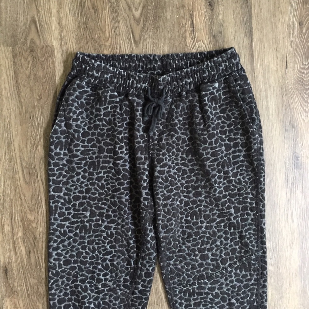 RARE OV ✨🖤🤍 Joggers